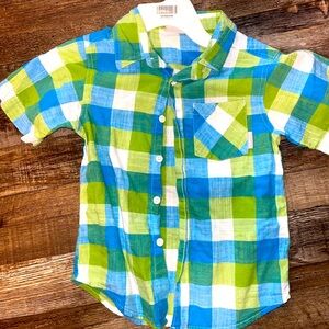 Boys Columbia button down plaid short sleeve shirt. Size XS 4/5, 6/7.